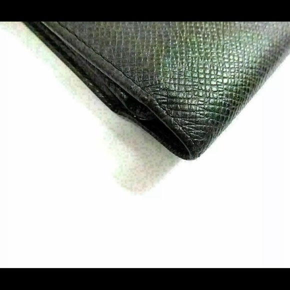 Authentic LV Taiga Green Wallet - Picture 6 of 8